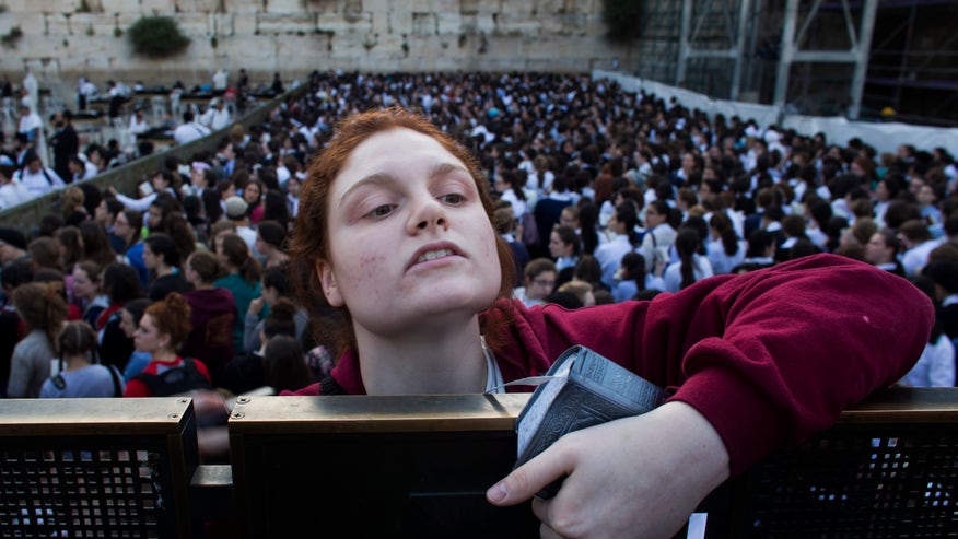 Mideast Israel WesternWomen.jpg